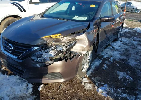 2016 Nissan Altima 2.5/2.5 S/2.5 Sl/2.5 Sr/2.5 Sv z USA, uszkodzony, nr VIN 1N4AL3AP4GN341770